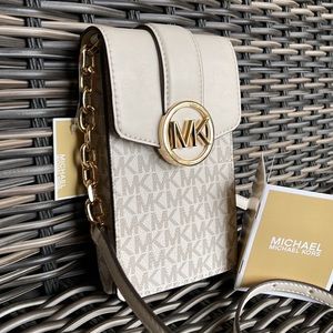 Michael Kors Carmen Small Logo Smartphone Crossbody Bag
Light Cream Multi